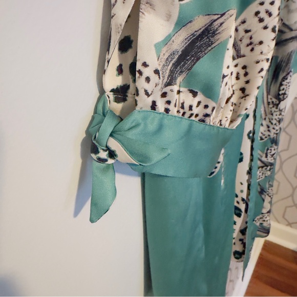 NWT Chico's Size 1 USA 8/10 Satin Silk Robe Dressing gown Duster Kimono Green Wh - Picture 4 of 16